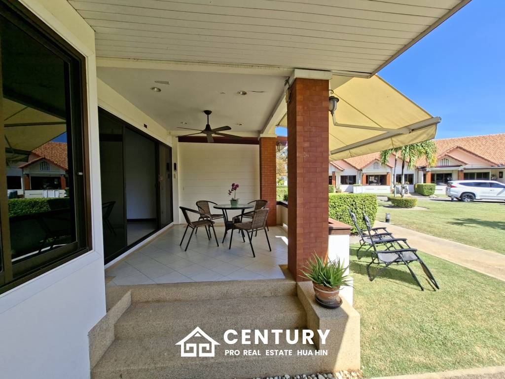 Pool and Mountain view 2 bed Townhouse