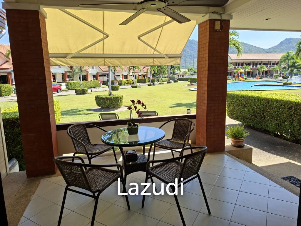 Pool and Mountain view 2 bed Townhouse