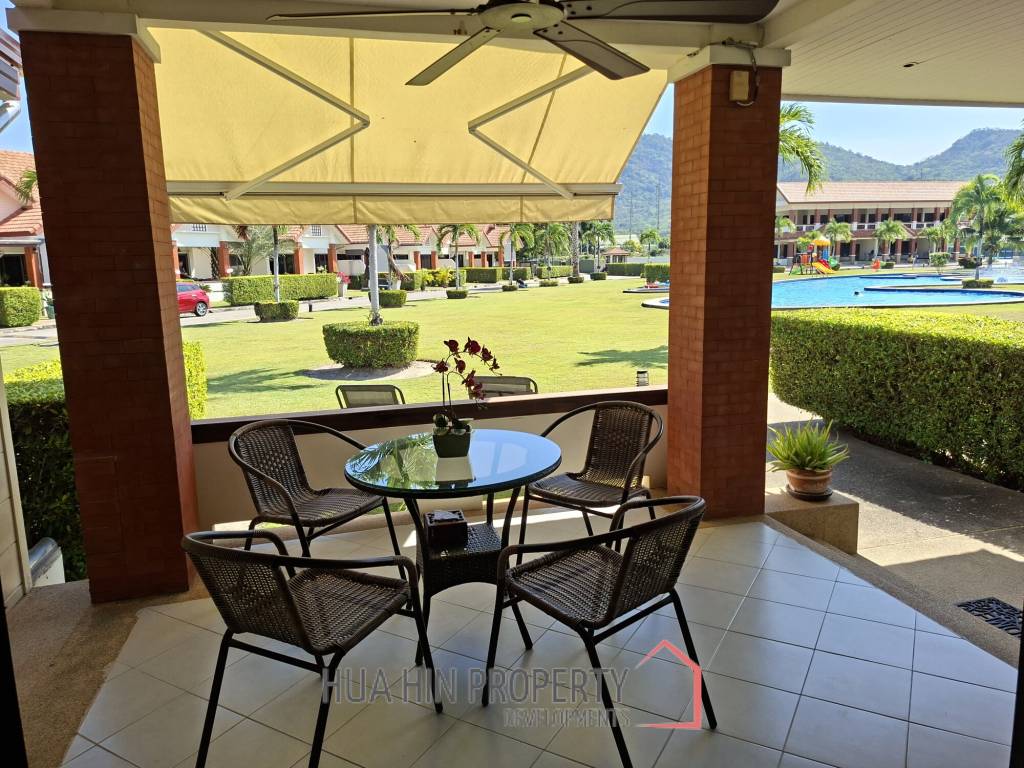 Pool and Mountain view 2 bed Townhouse