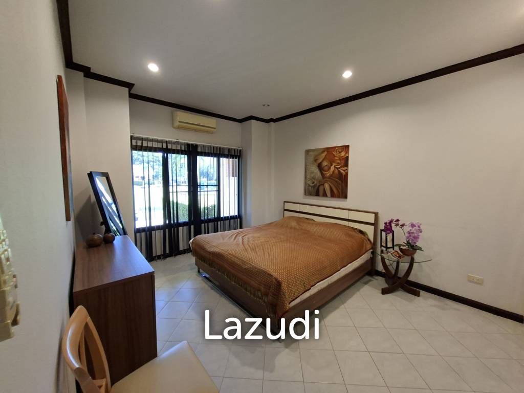 Pool and Mountain view 2 bed Townhouse