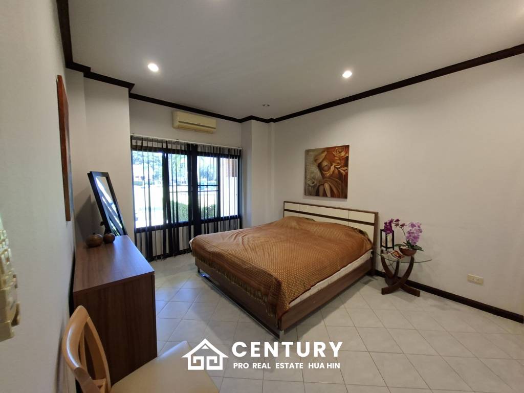 Pool and Mountain view 2 bed Townhouse