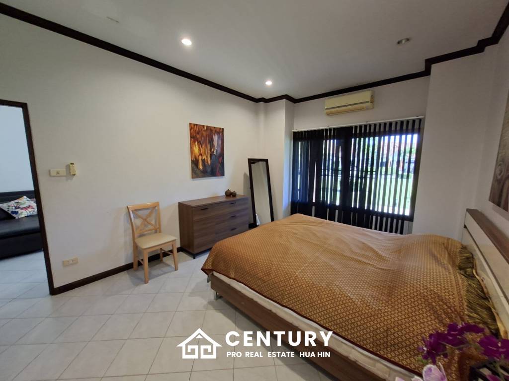 Pool and Mountain view 2 bed Townhouse