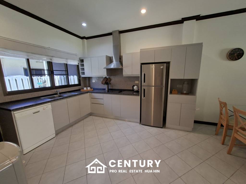 Pool and Mountain view 2 bed Townhouse