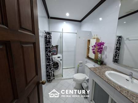 Pool and Mountain view 2 bed Townhouse