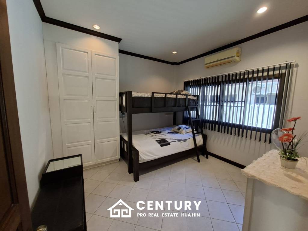 Pool and Mountain view 2 bed Townhouse