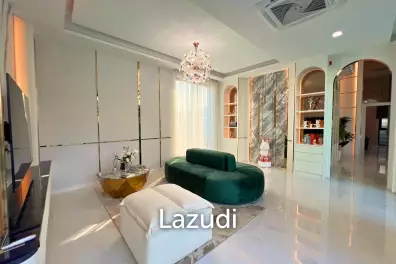 4 Bedroom 5 Bathroom Prestigious Pool Villa Living in Jomtien