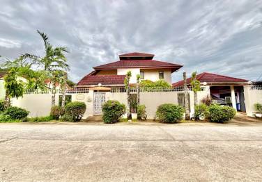 2-Storey 4-Bedroom House with Private Garden for Sale and Rent