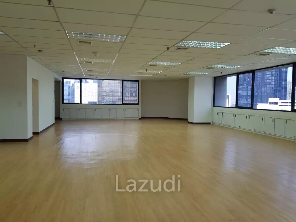 205 sqm Open Plan Office in Charn Issara Tower 1 Suriyawong Bang Rak