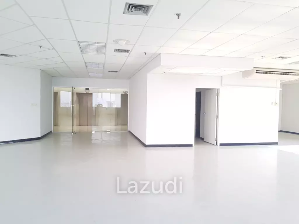 205 sqm Open Plan Office in Charn Issara Tower 1 Suriyawong Bang Rak