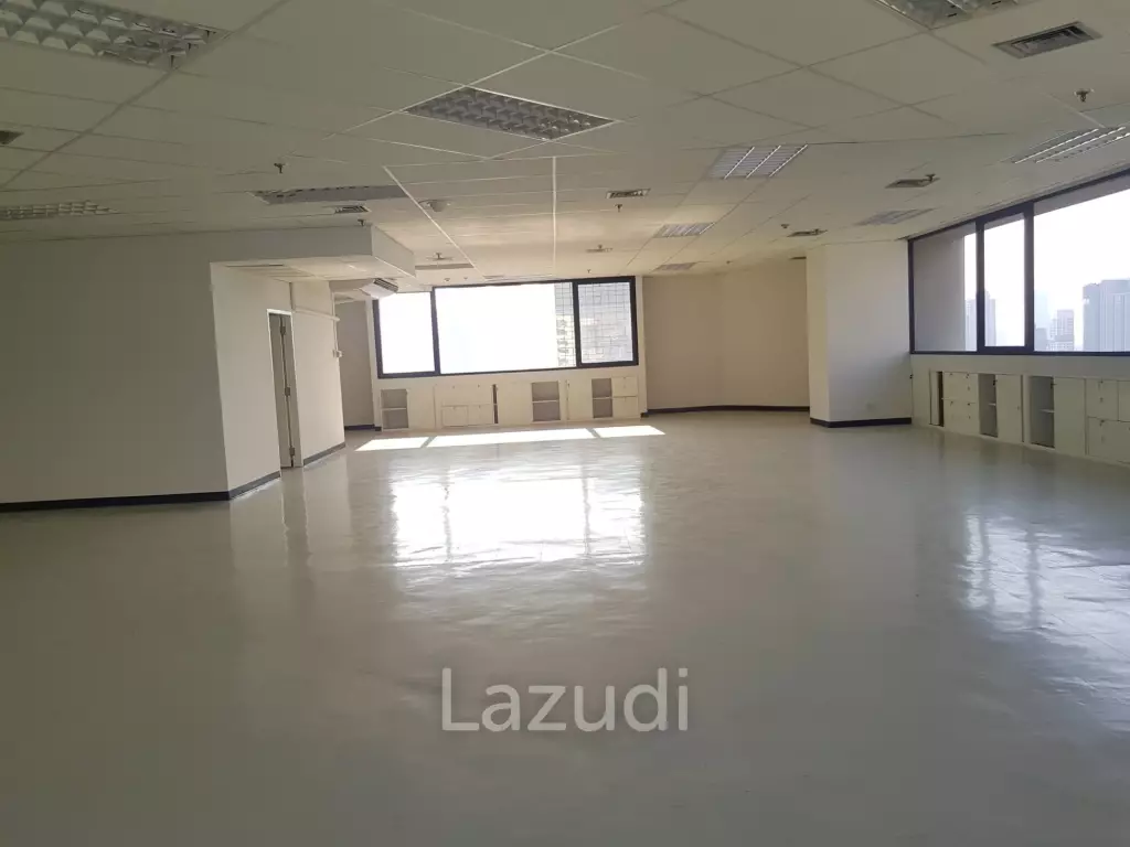 205 sqm Open Plan Office in Charn Issara Tower 1 Suriyawong Bang Rak