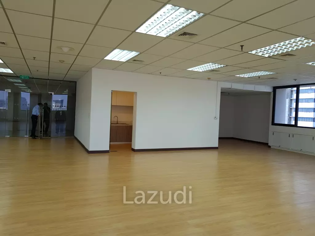 205 sqm Open Plan Office in Charn Issara Tower 1 Suriyawong Bang Rak