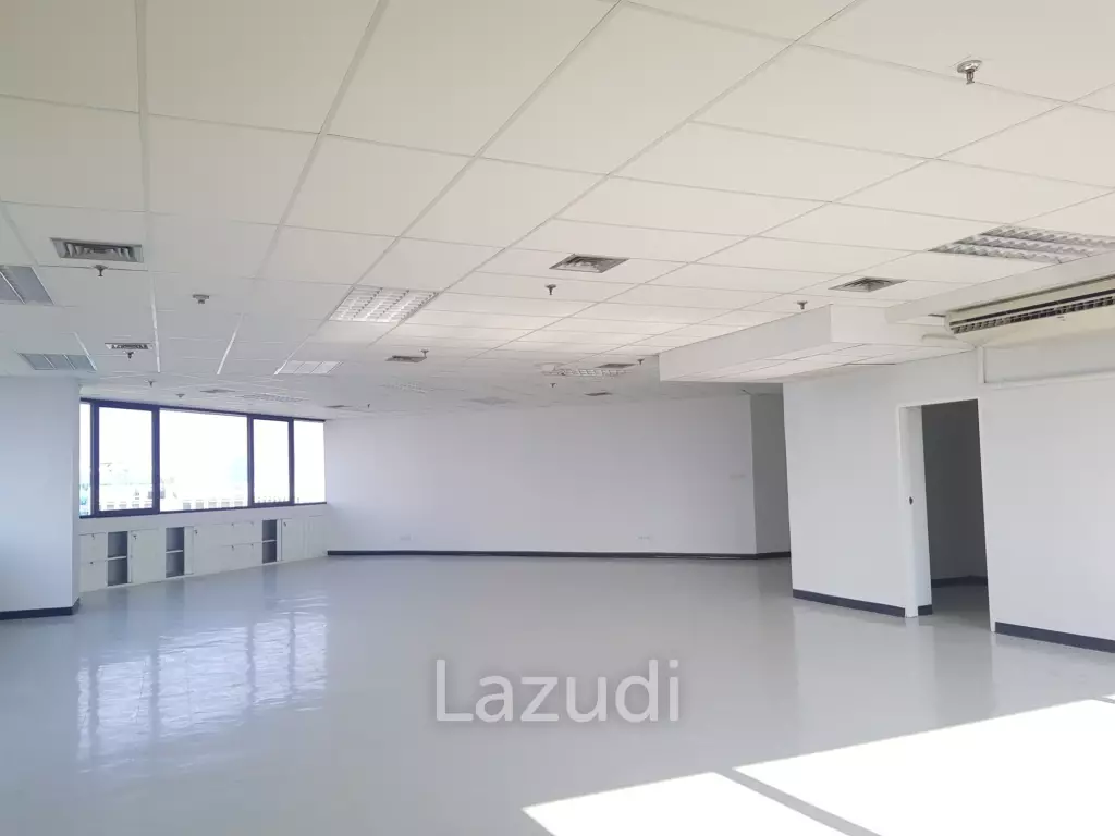 205 sqm Open Plan Office in Charn Issara Tower 1 Suriyawong Bang Rak