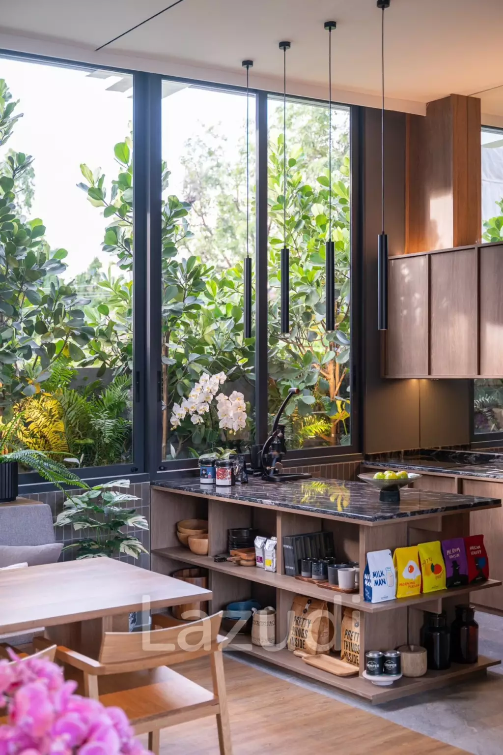 389 sqm modern detached home in Bang Chak Prakanong Bangkok