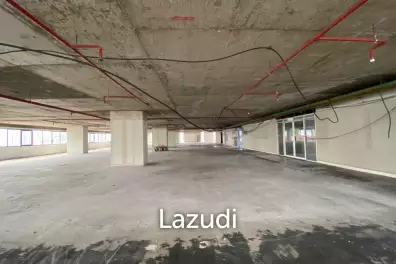 1300 sqm Shell Office Floor in Jewellery Centre Building Bang Rak Bangkok