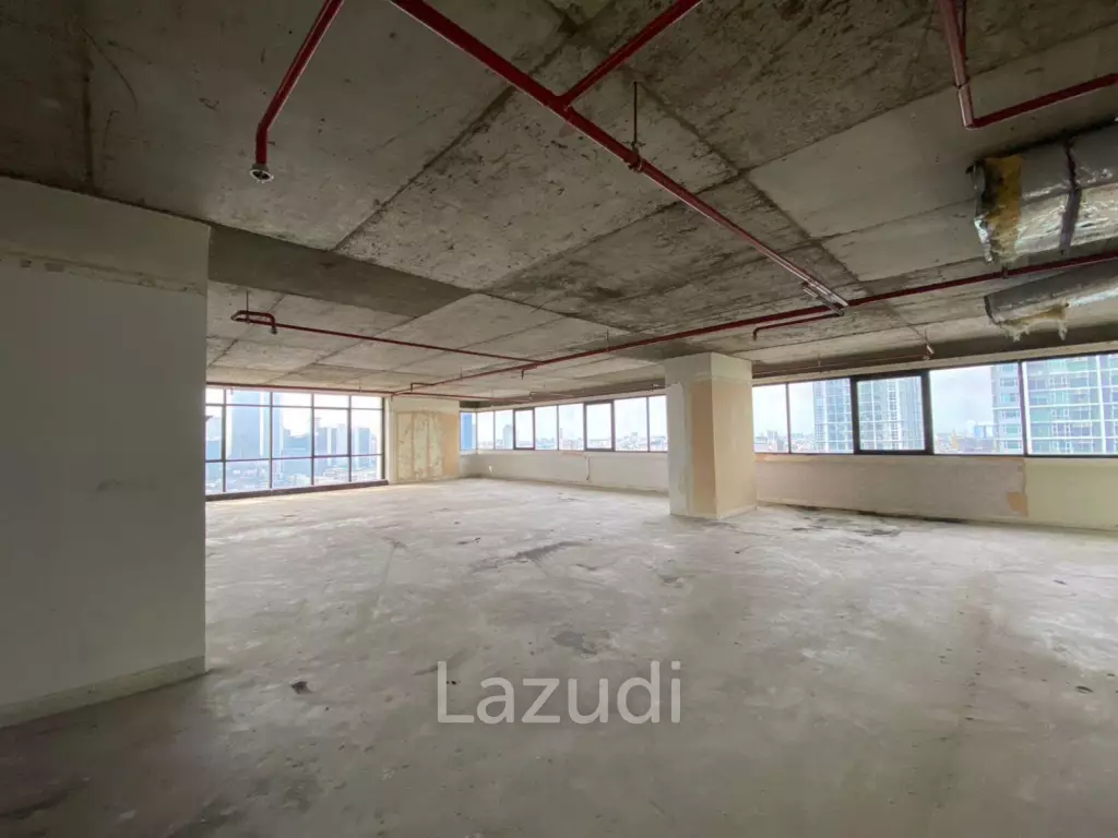 1300 sqm Shell Office Floor in Jewellery Centre Building Bang Rak Bangkok