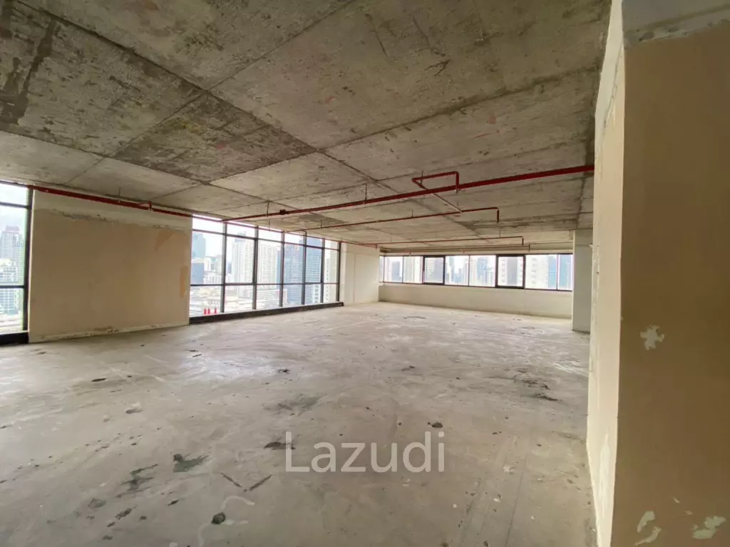 1300 sqm Shell Office Floor in Jewellery Centre Building Bang Rak Bangkok