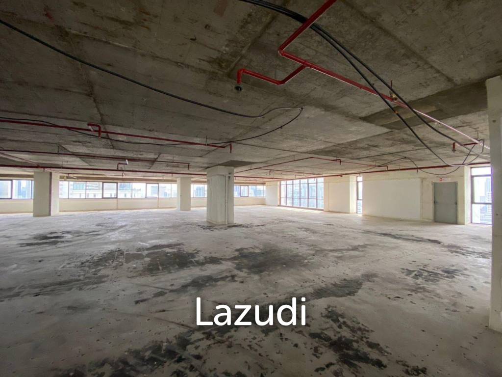 1300 sqm Shell Office Floor in Jewellery Centre Building Bang Rak Bangkok
