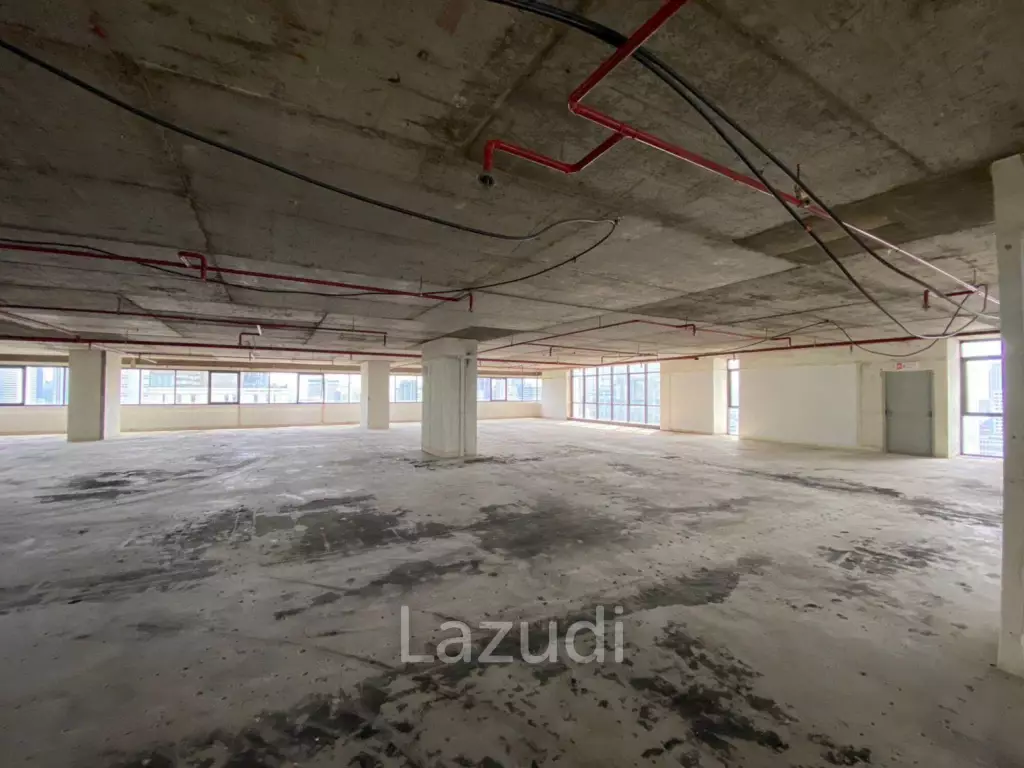 1300 sqm Shell Office Floor in Jewellery Centre Building Bang Rak Bangkok