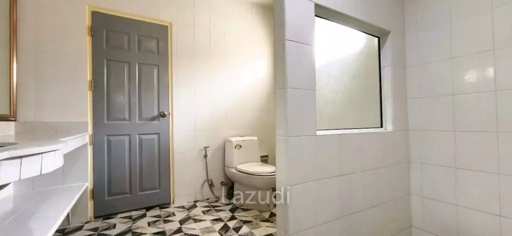 4 Bedroom 4 Bathroom 300 SQ.M. European Thai House