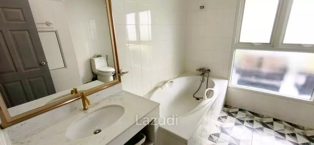 4 Bedroom 4 Bathroom 300 SQ.M. European Thai House