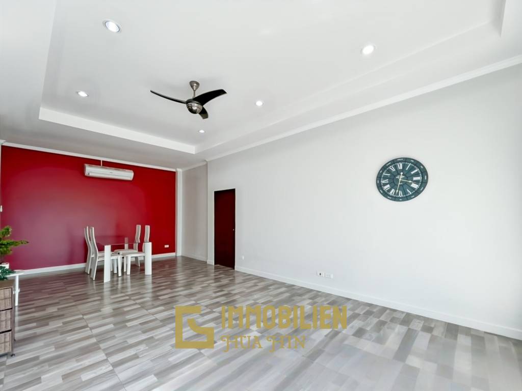 privater Pool / pflegeleichter Garten / 2 Schlafzimmer + 2 Badezimmer