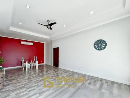 privater Pool / pflegeleichter Garten / 2 Schlafzimmer + 2 Badezimmer