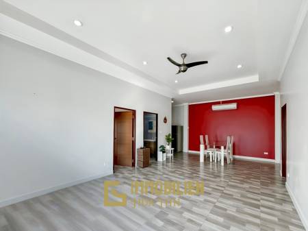 privater Pool / pflegeleichter Garten / 2 Schlafzimmer + 2 Badezimmer