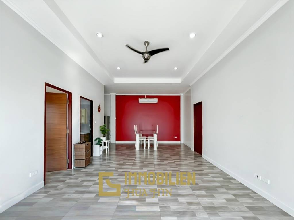 privater Pool / pflegeleichter Garten / 2 Schlafzimmer + 2 Badezimmer