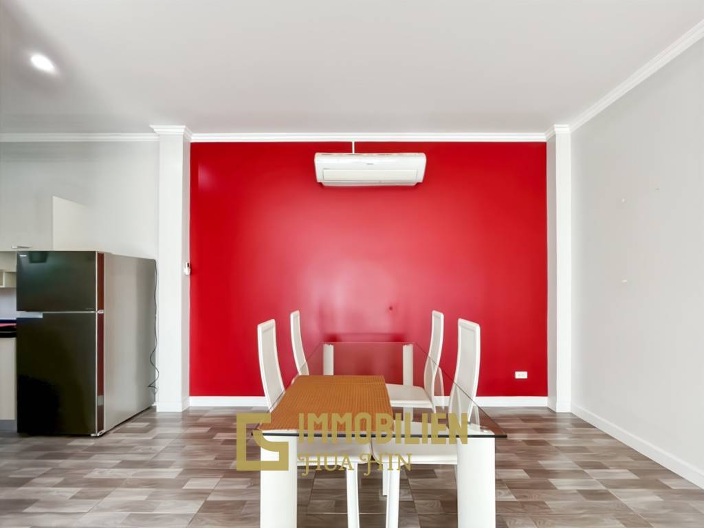 privater Pool / pflegeleichter Garten / 2 Schlafzimmer + 2 Badezimmer