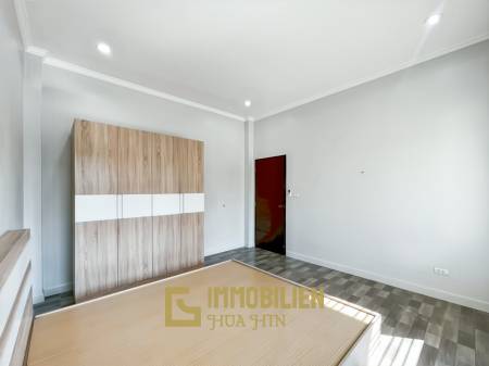 privater Pool / pflegeleichter Garten / 2 Schlafzimmer + 2 Badezimmer