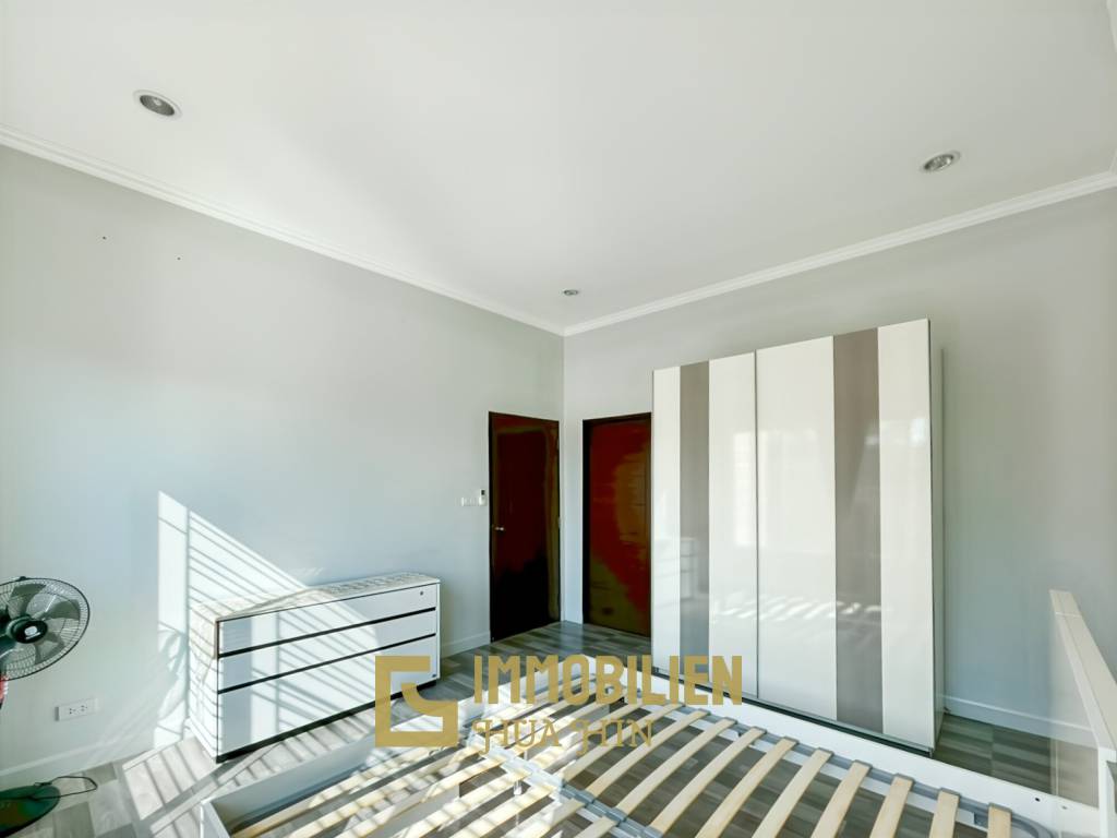 privater Pool / pflegeleichter Garten / 2 Schlafzimmer + 2 Badezimmer