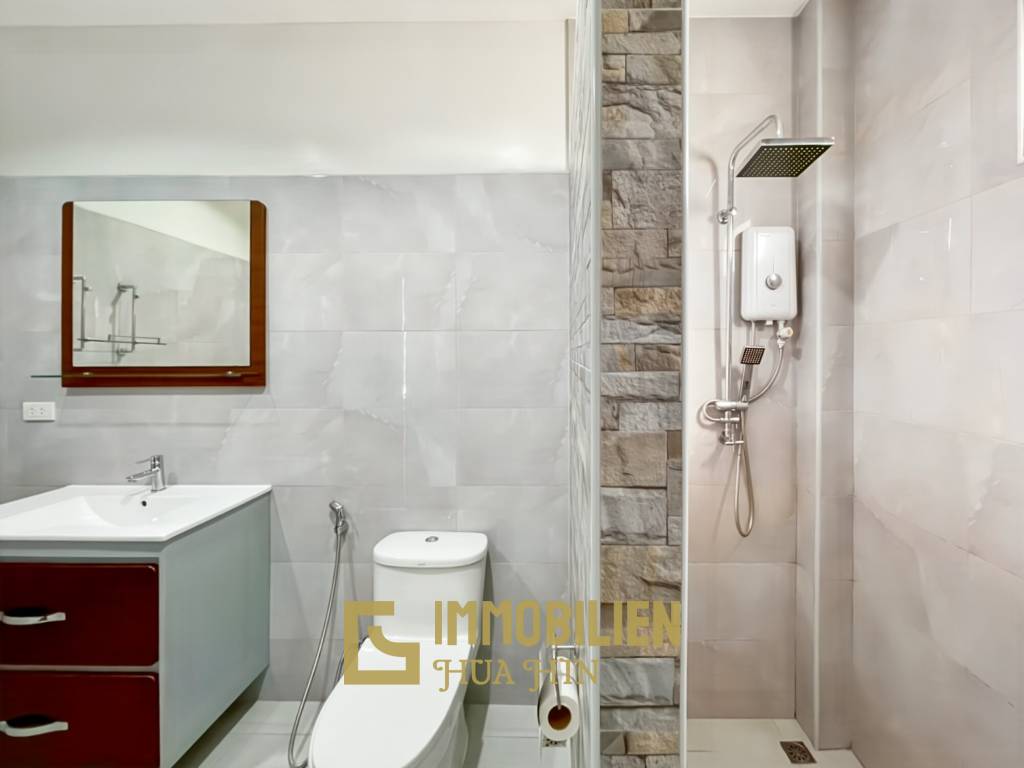 privater Pool / pflegeleichter Garten / 2 Schlafzimmer + 2 Badezimmer