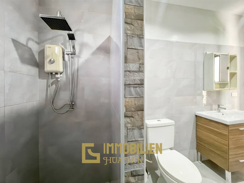 privater Pool / pflegeleichter Garten / 2 Schlafzimmer + 2 Badezimmer