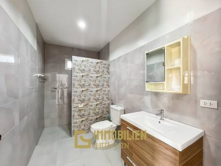 privater Pool / pflegeleichter Garten / 2 Schlafzimmer + 2 Badezimmer