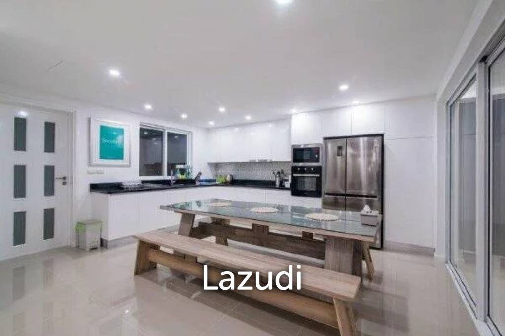 Best Quality & Luxury 2-Storey Pool Villa 4BR Near Town
