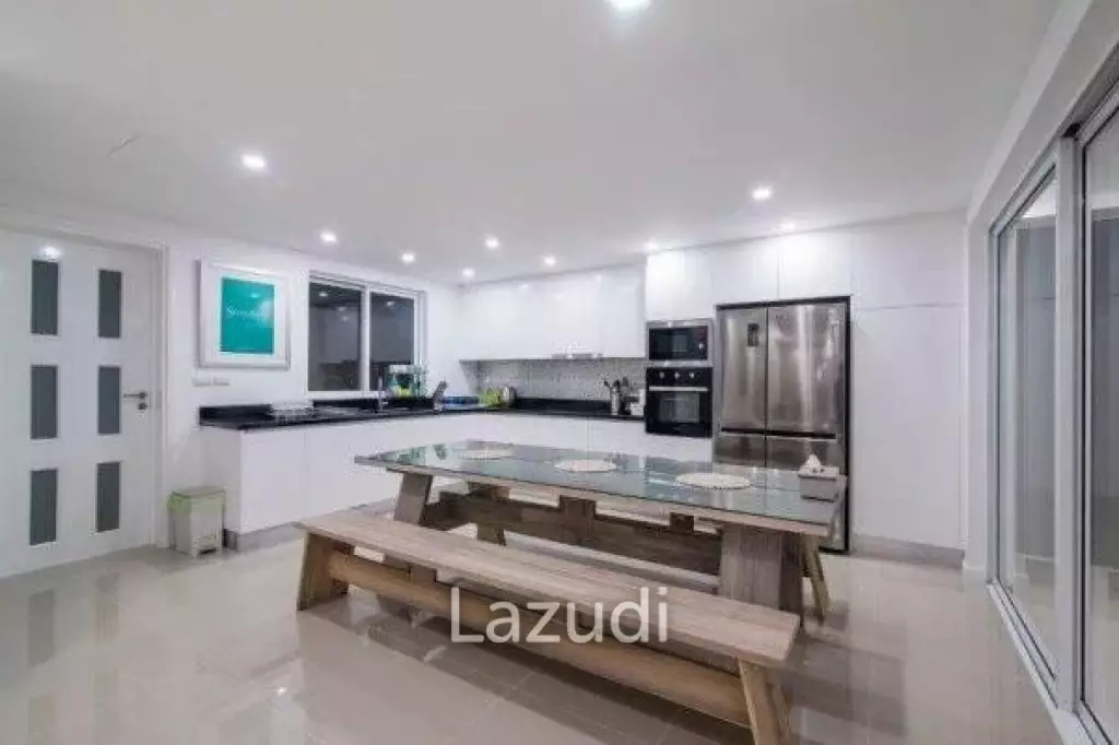 Best Quality & Luxury 2-Storey Pool Villa 4BR Near Town