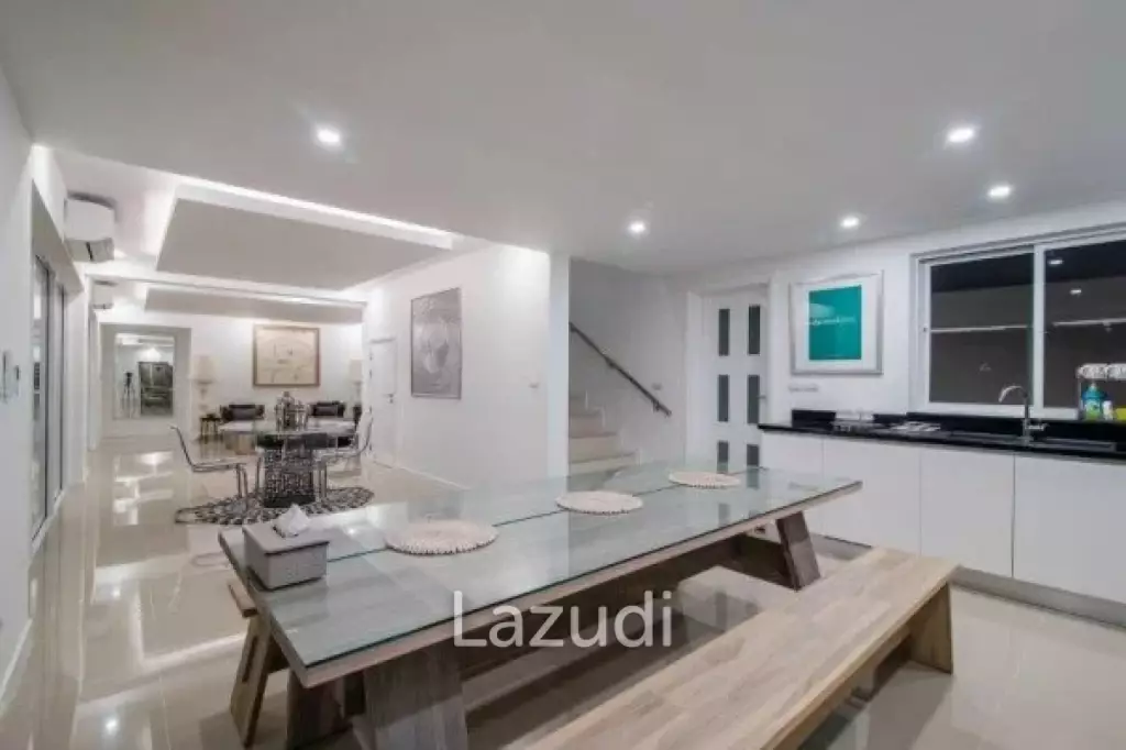 Best Quality & Luxury 2-Storey Pool Villa 4BR Near Town