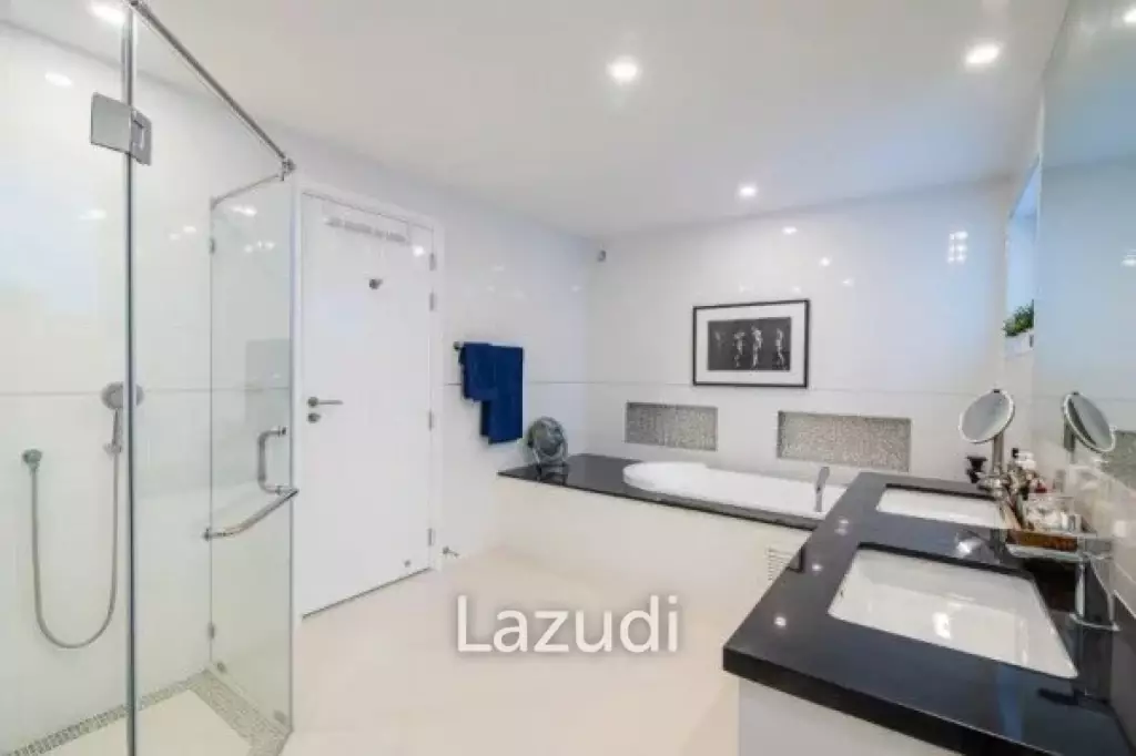 Best Quality & Luxury 2-Storey Pool Villa 4BR Near Town