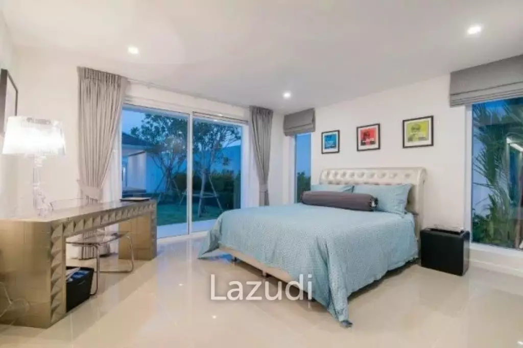 Best Quality & Luxury 2-Storey Pool Villa 4BR Near Town
