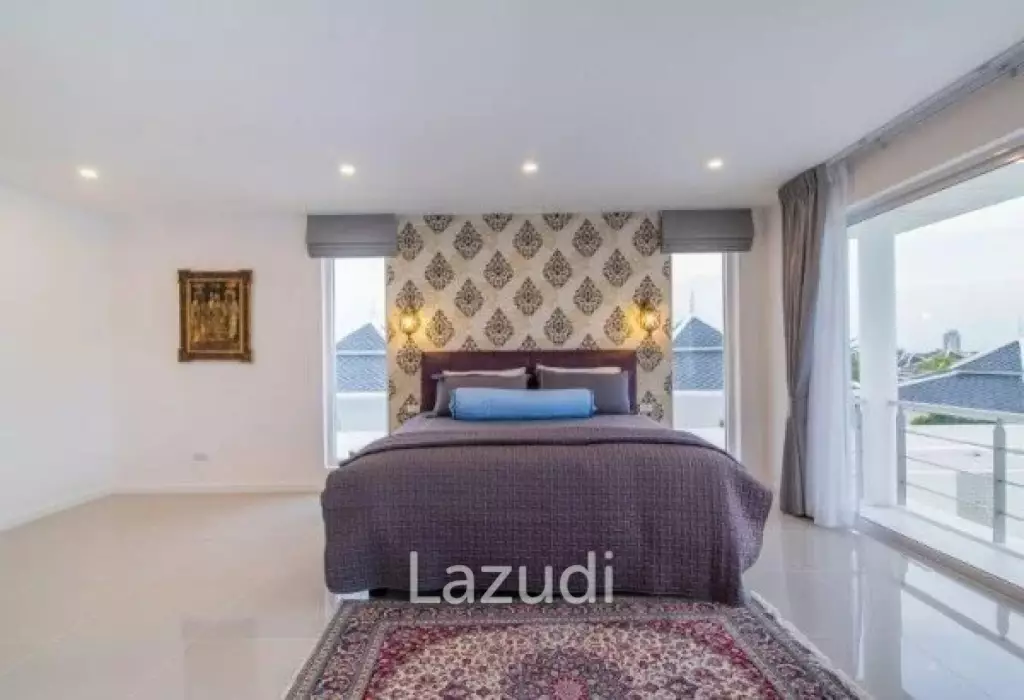 Best Quality & Luxury 2-Storey Pool Villa 4BR Near Town