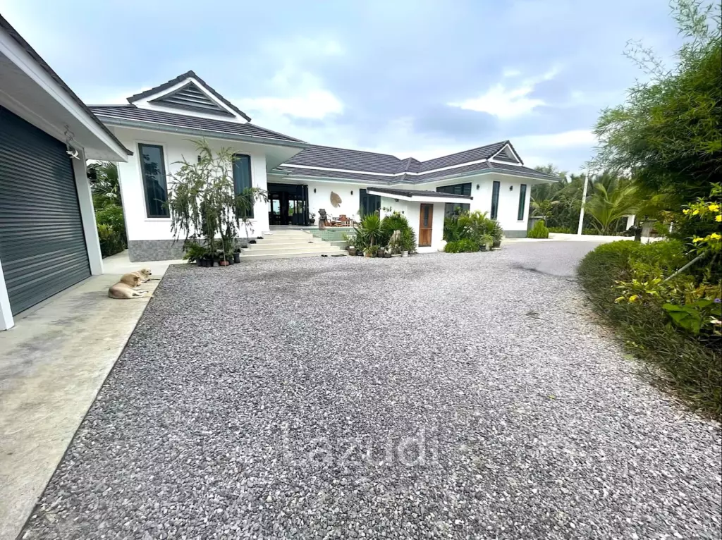 7,790 sq m plot of land / private fish pond / 420 sq m living and terrace space