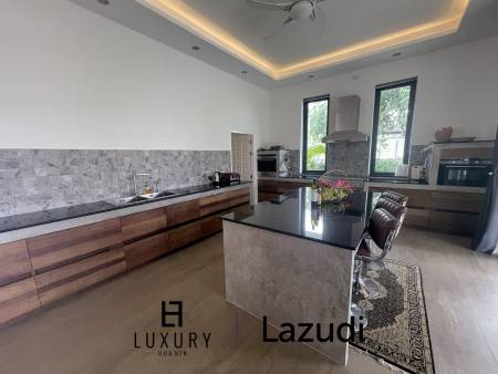 7,792 metro cuadrado 3 ` 4 Baño Villa de Venta