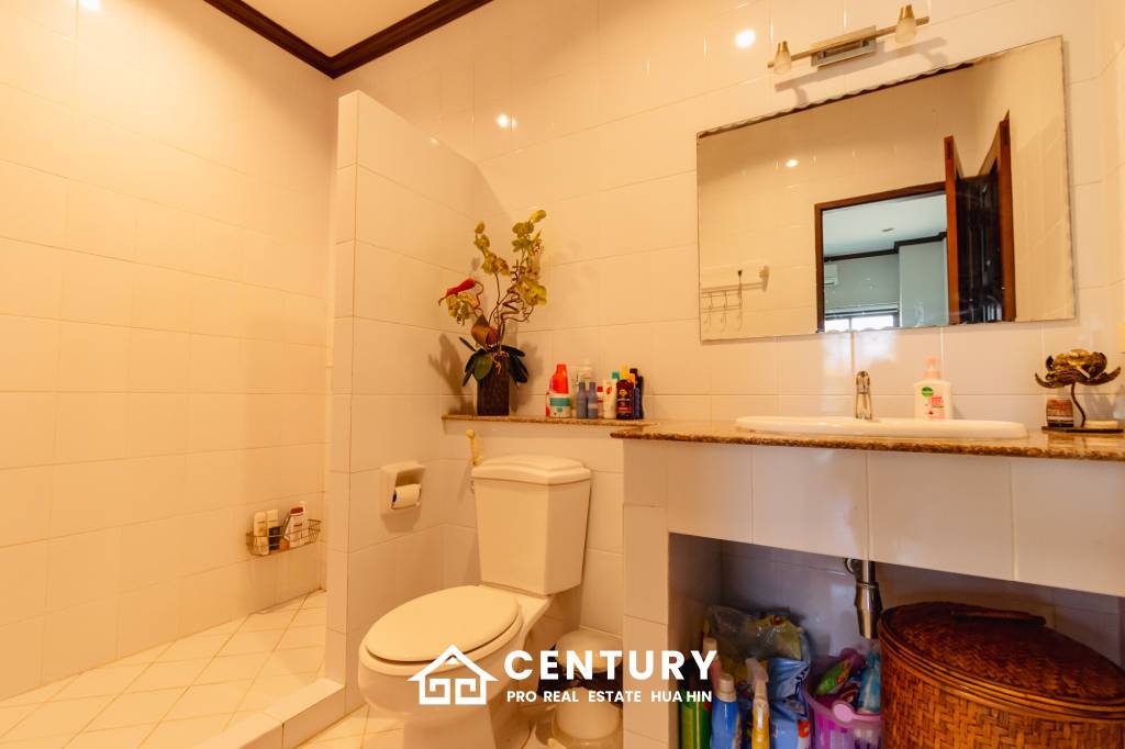 2 bed townhouse minutes from downtown