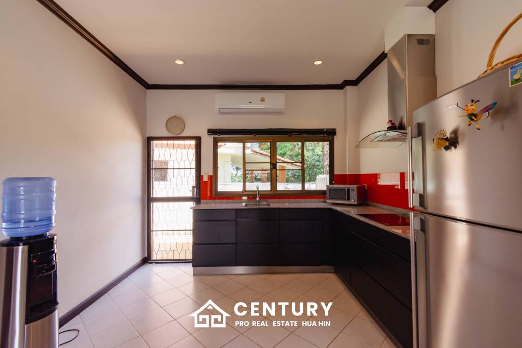 2 bed townhouse minutes from downtown