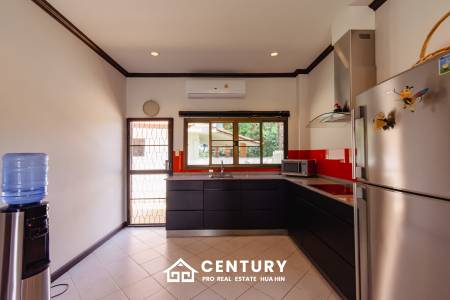 2 bed townhouse minutes from downtown