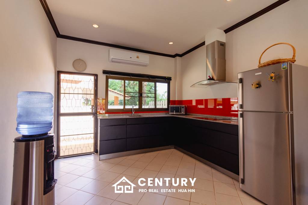 2 bed townhouse minutes from downtown