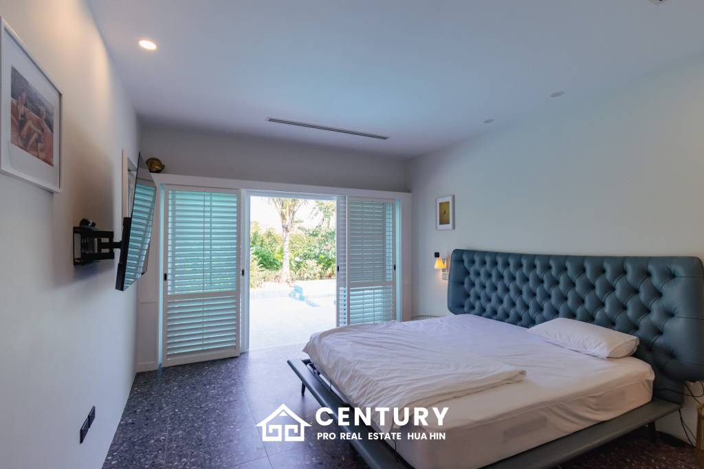 LUXURY MODERN POOL VILLA AT BLACK MOUNTAIN GOLF COURSE