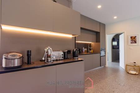 LUXURY MODERN POOL VILLA AT BLACK MOUNTAIN GOLF COURSE