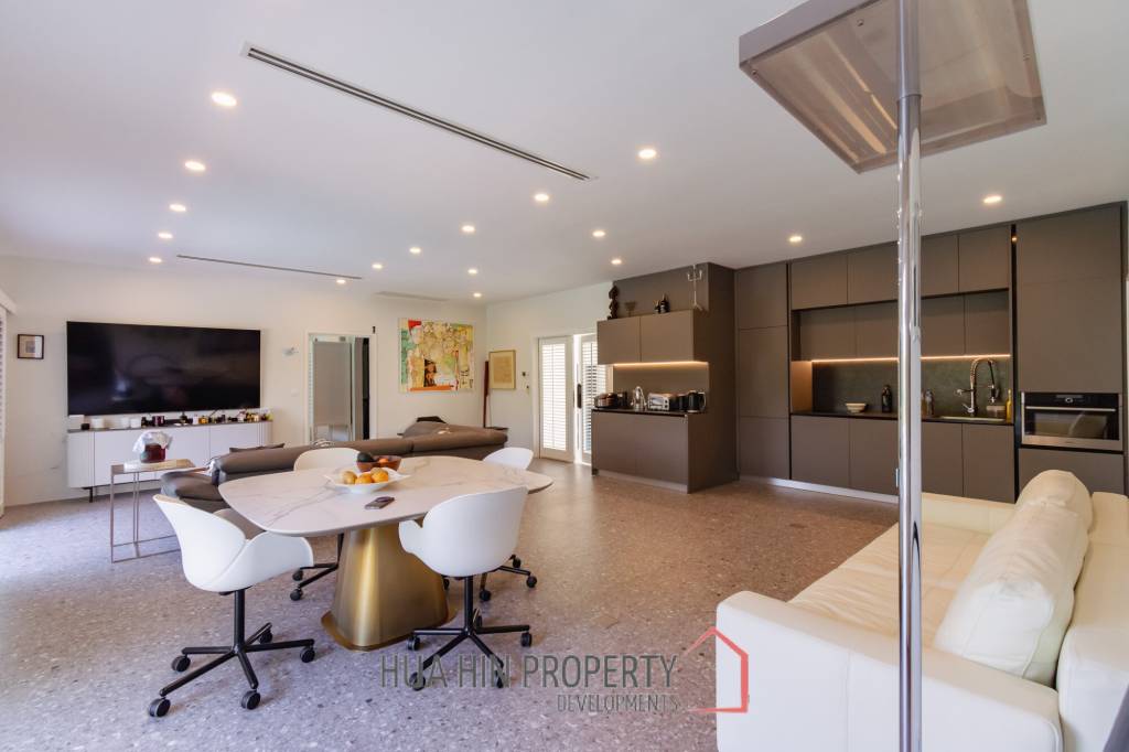 LUXURY MODERN POOL VILLA AT BLACK MOUNTAIN GOLF COURSE