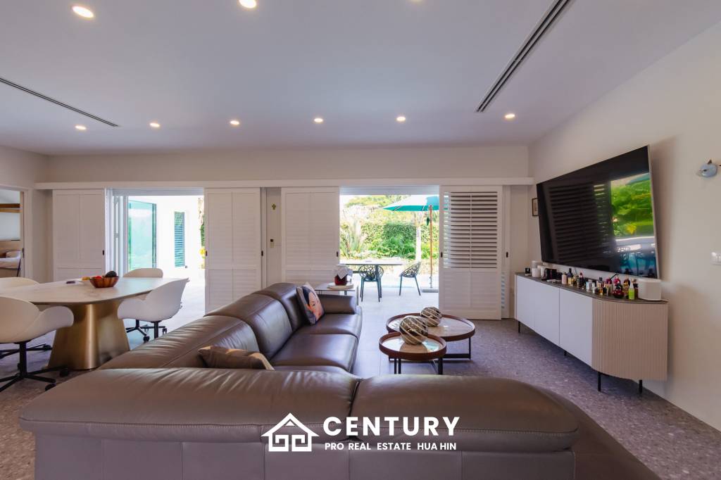 LUXURY MODERN POOL VILLA AT BLACK MOUNTAIN GOLF COURSE